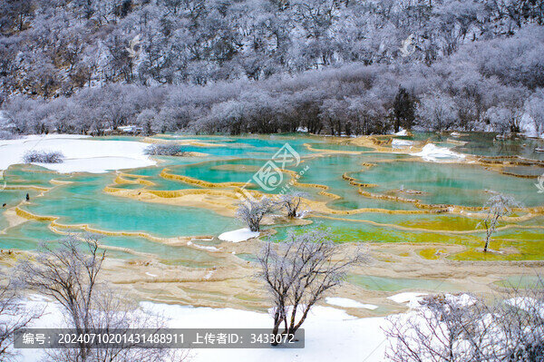 冬季四川黃龍風(fēng)景名勝區(qū)五彩池