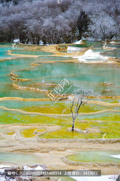 冬季四川黃龍風(fēng)景名勝區(qū)五彩池