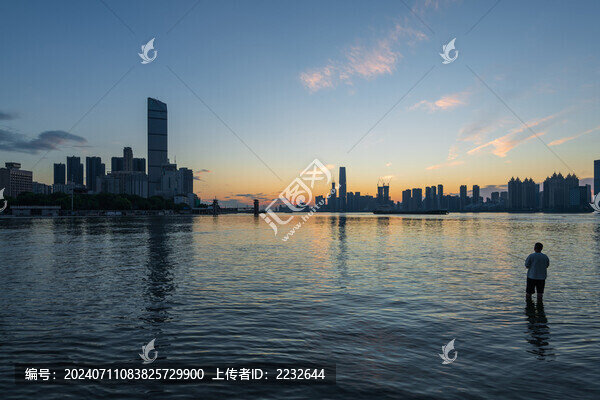 武漢漢江長江交匯處日出風(fēng)景