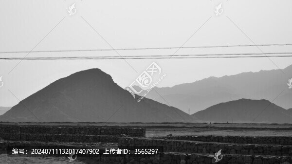 西北山脈自然風(fēng)光