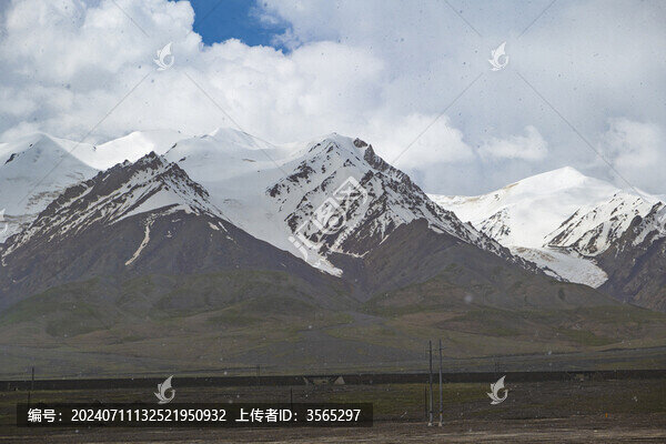 格爾木玉珠峰雪山