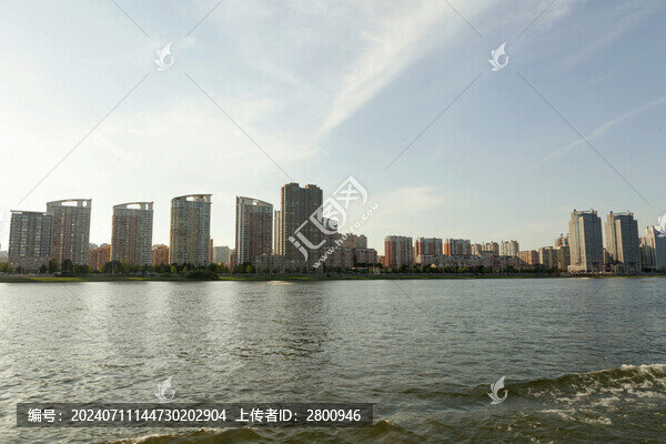 丹東鴨綠江邊斷橋旁
