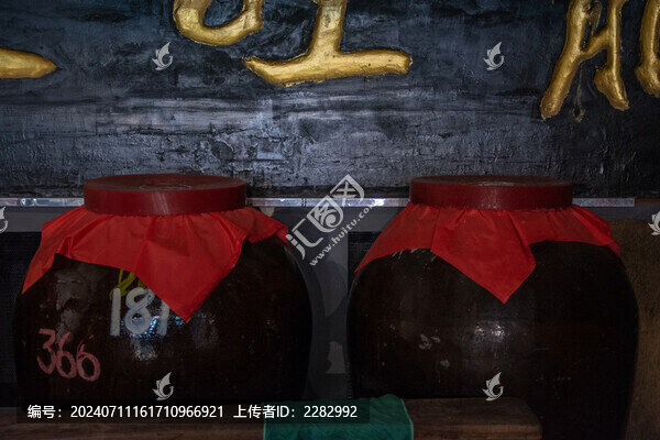 白酒年酒廠窖藏酒缸