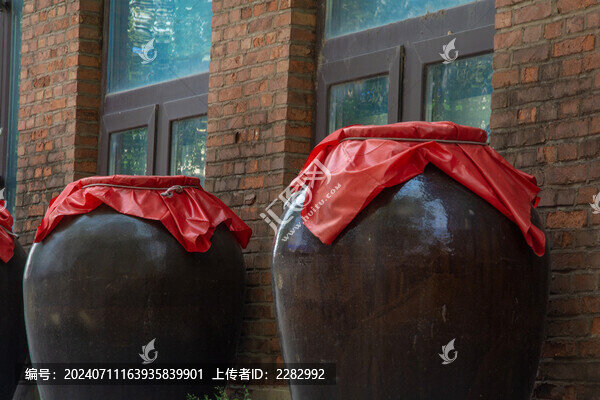 白酒年酒廠窖藏酒缸
