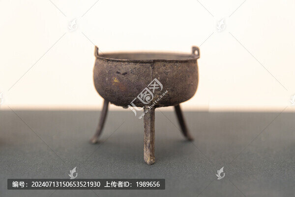 戰(zhàn)國三足青銅鼎