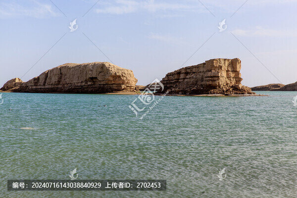 青海烏素特水上雅丹