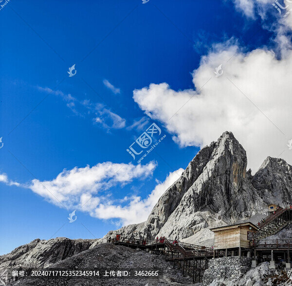 云南玉龍雪山高山云海冰川