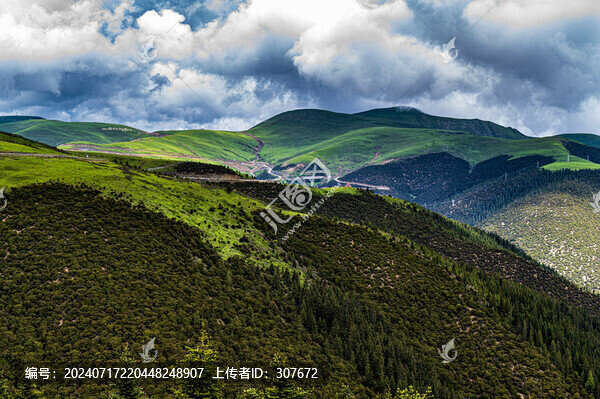 西藏高源尼瑪貢神山風(fēng)光