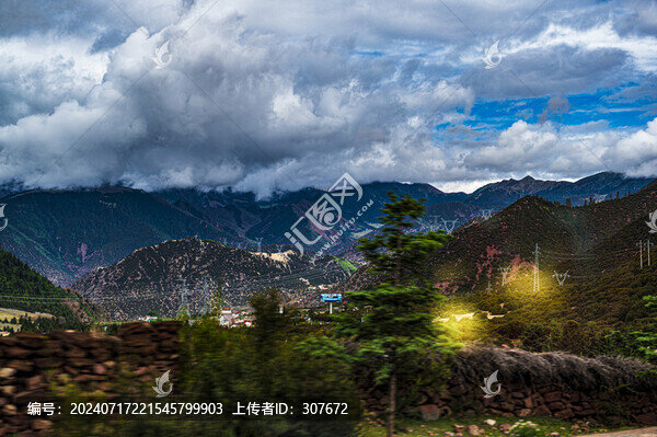 西藏高原覺巴山風(fēng)光
