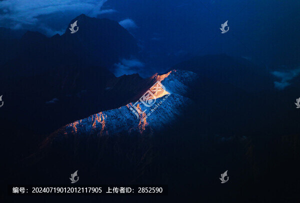 雪山黎明