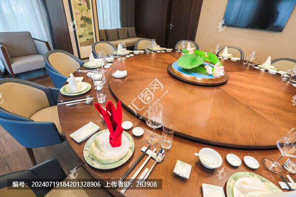 蓮?fù)ッ缾偛蛷d包廂