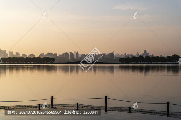 清晨西湖風(fēng)景