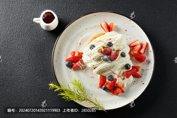 奶油草莓松餅