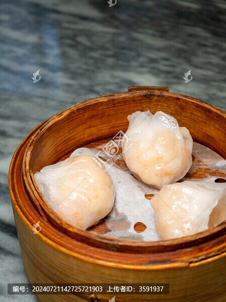 蒸籠里的蝦餃