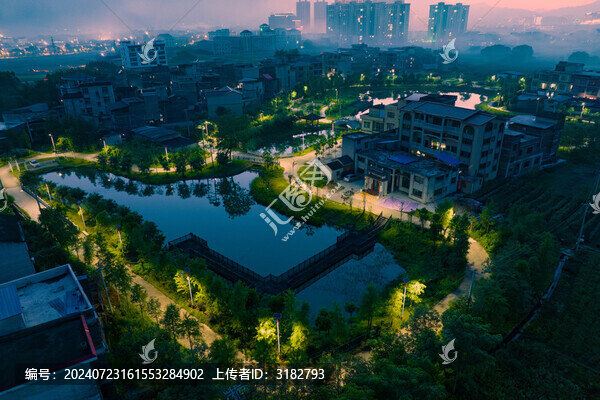 廣西蒙山太陽能路燈照亮村屯之夜