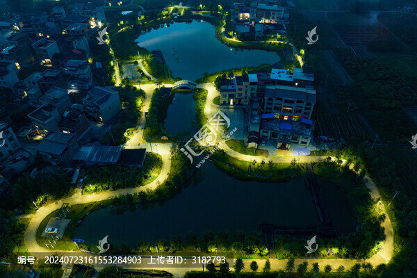 廣西蒙山太陽能路燈照亮村屯之夜