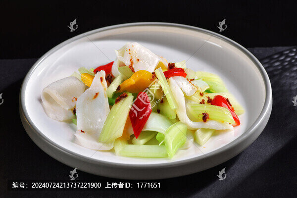 西芹炒墨魚片
