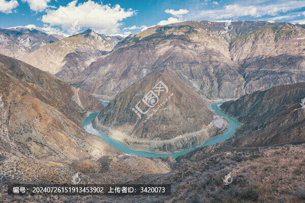 云南迪慶州金沙江第一灣全景