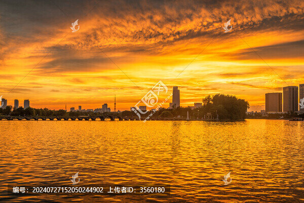晚霞下的蘇州吳中區(qū)京杭大運(yùn)河