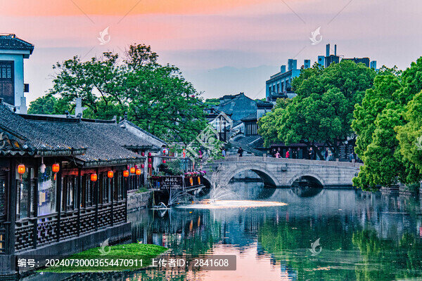 蘇州同里古鎮(zhèn)夕陽(yáng)映照水鄉(xiāng)美