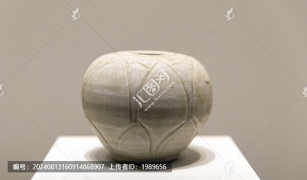 北宋越窯青瓷蓮瓣紋罐