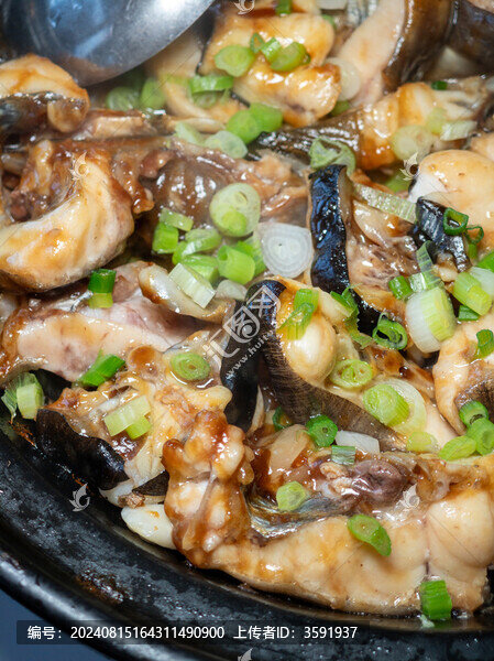 砂鍋里的香煎西江鉗魚