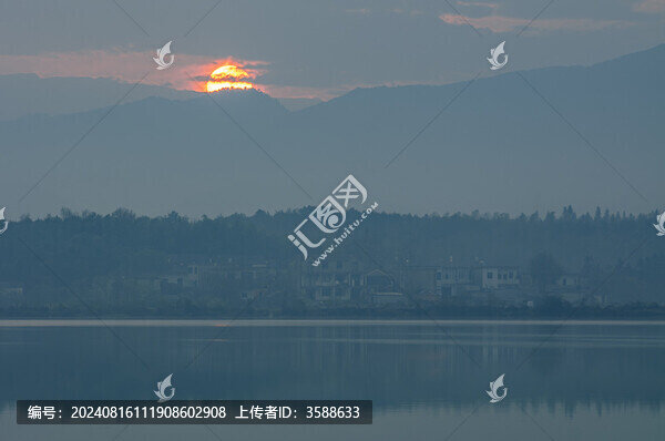 中國(guó)安徽池州市平天湖冬日晨景