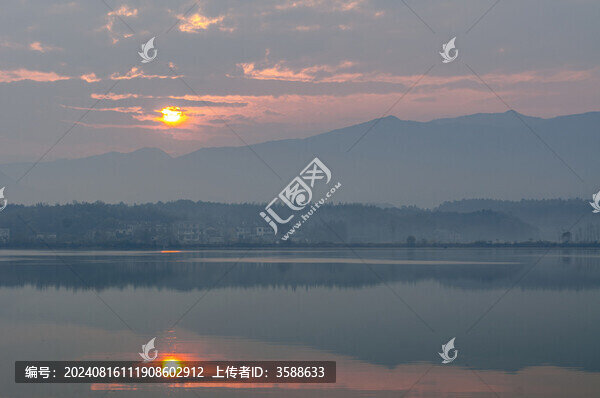 中國安徽池州市平天湖冬日晨景