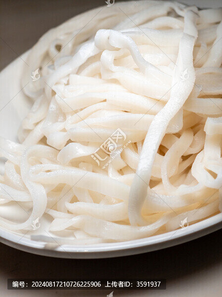 餐盤里的粿條