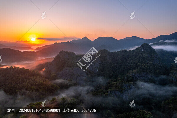 石林山林日出云海