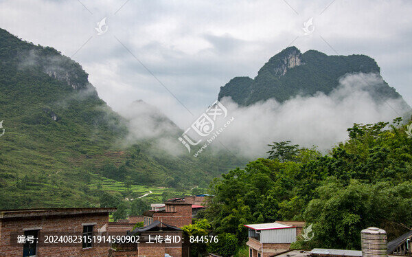 飄渺的山峰