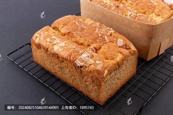 紅棗堅(jiān)果仁金枕蛋糕