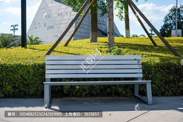 凳子