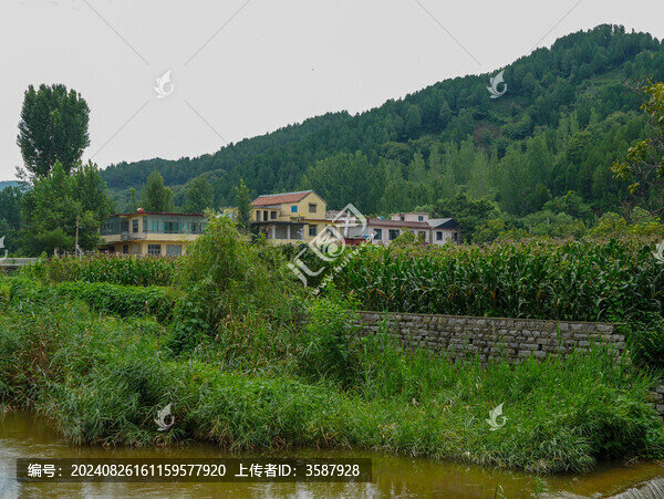濟南南部山區(qū)的山莊建筑及高山