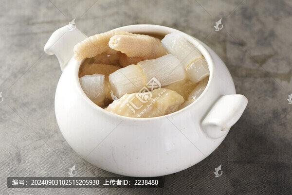 花膠燉老雞
