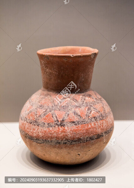 彩陶壺