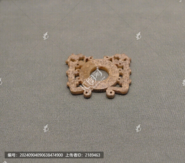 戰(zhàn)國(guó)時(shí)期雙龍形玉璧