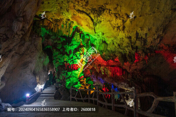喀斯特地貌溶洞平果通天河景區(qū)