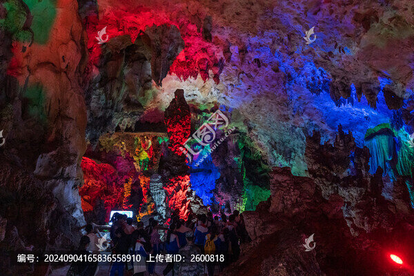 喀斯特地貌溶洞平果通天河景區(qū)