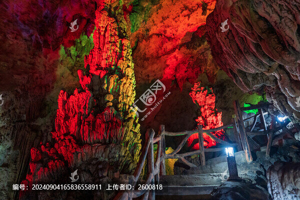 喀斯特地貌溶洞平果通天河景區(qū)