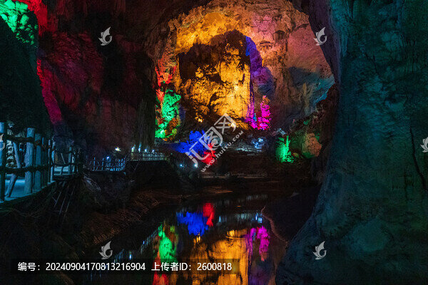 喀斯特地貌溶洞平果通天河景區(qū)