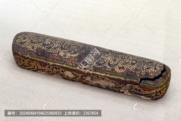 莎車博物館展出的民國(guó)彩繪文具盒