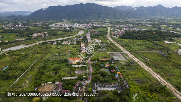 航拍綠美廣東清遠(yuǎn)三坑美麗鄉(xiāng)村
