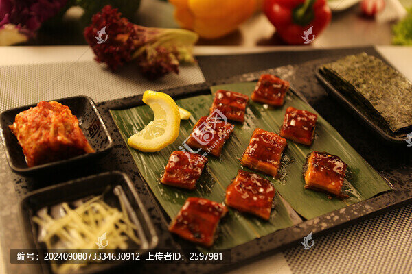 蒲燒鰻魚配韓國泡菜