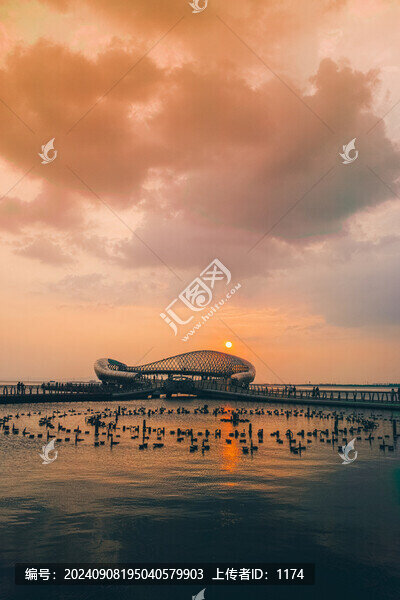閱湖臺(tái)