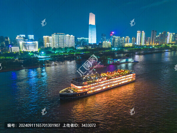湖北省武漢市長江知音號游船夜景