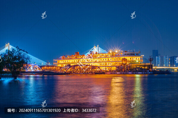 湖北省武漢市長江知音號游船夜景
