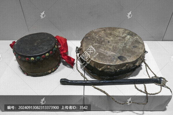 彝族巫師鼓