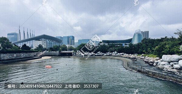 城市小河