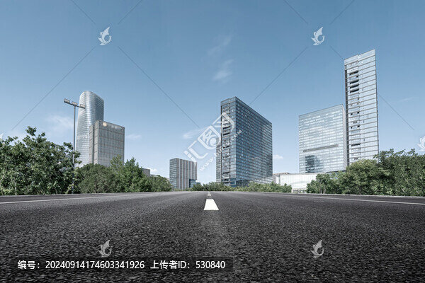 前進(jìn)的道路與金融區(qū)建筑